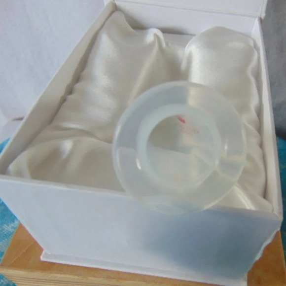 5/$25 
White Lotus Anti-Aging Cup for Face,  Size S, Instructions Included, NWT - Picture 2 of 3